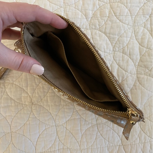 Lodis | Patterned Clutch - Picture 3 of 10